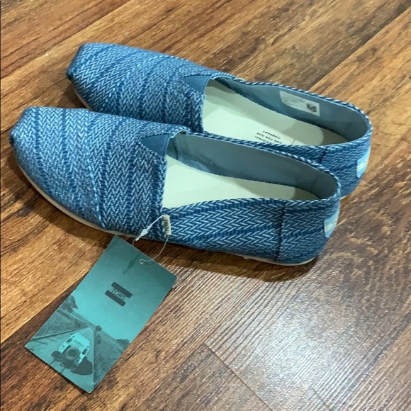 Toms Shoes - TOMs blue canvas, NWT